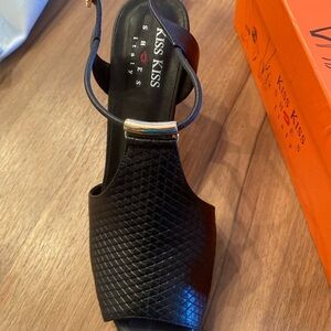 New Kiss Kiss sandals